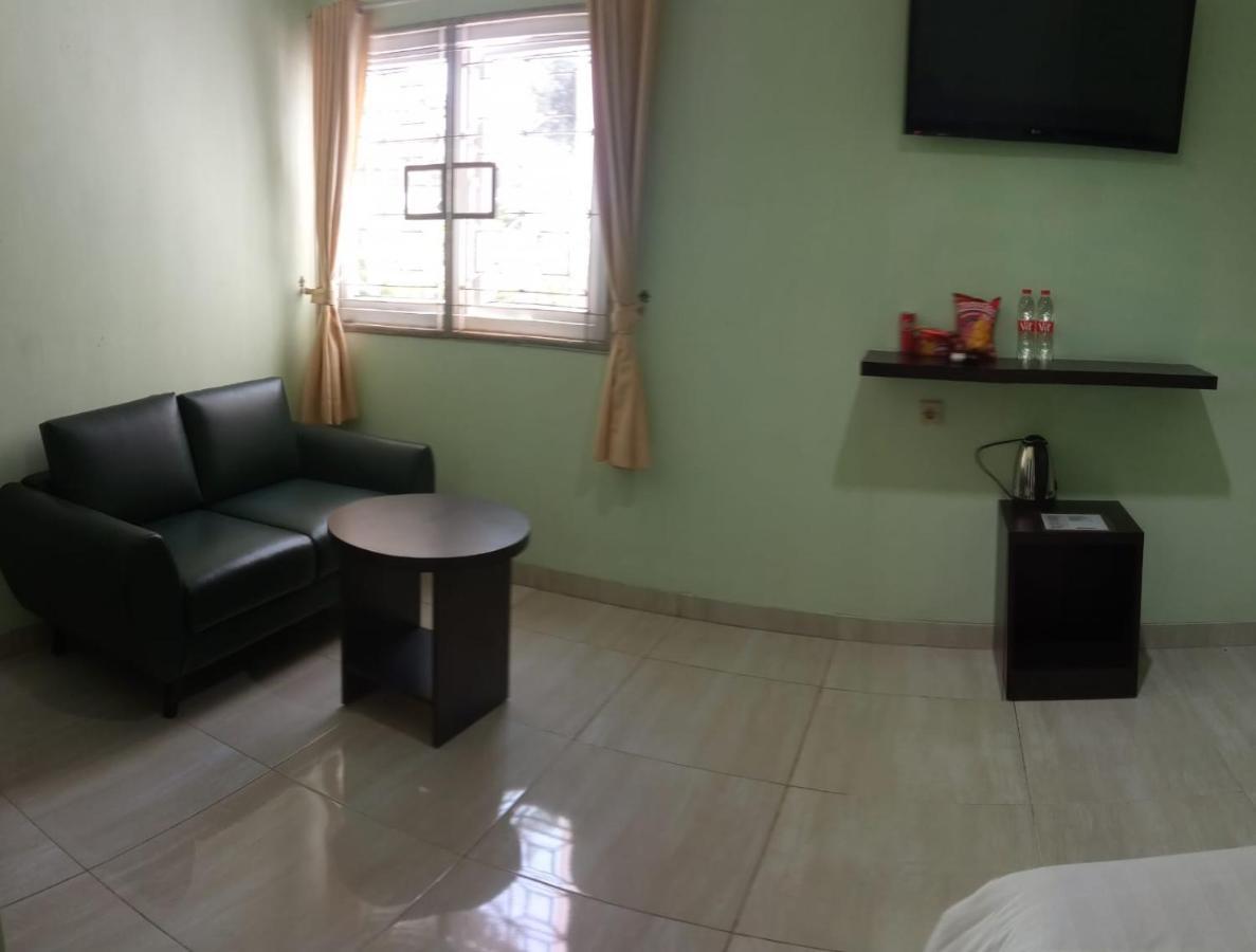 Hotel Aquina House à Bogor Extérieur photo