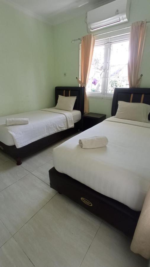 Hotel Aquina House à Bogor Extérieur photo