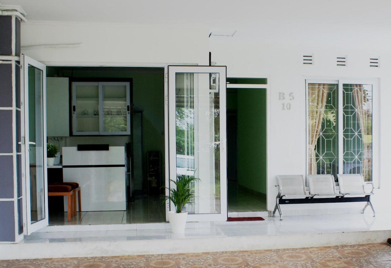 Hotel Aquina House à Bogor Extérieur photo