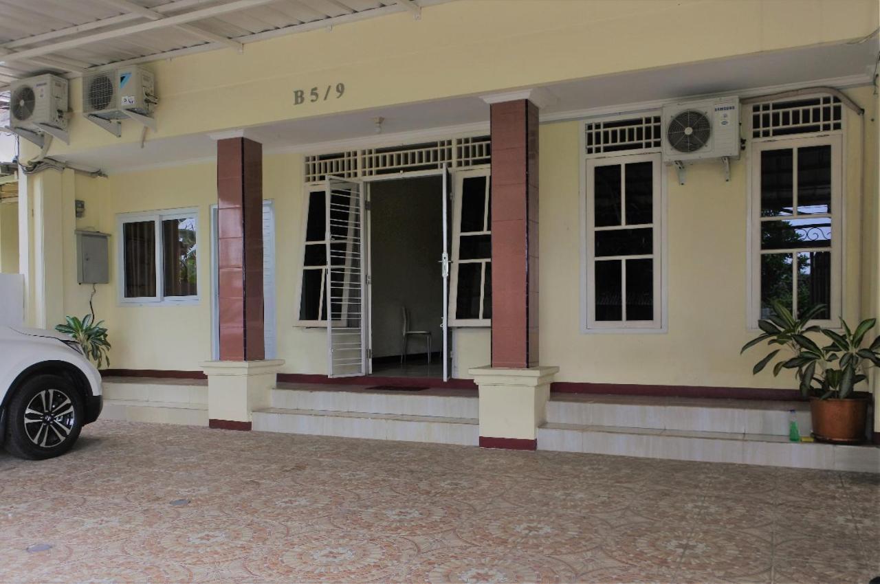 Hotel Aquina House à Bogor Extérieur photo