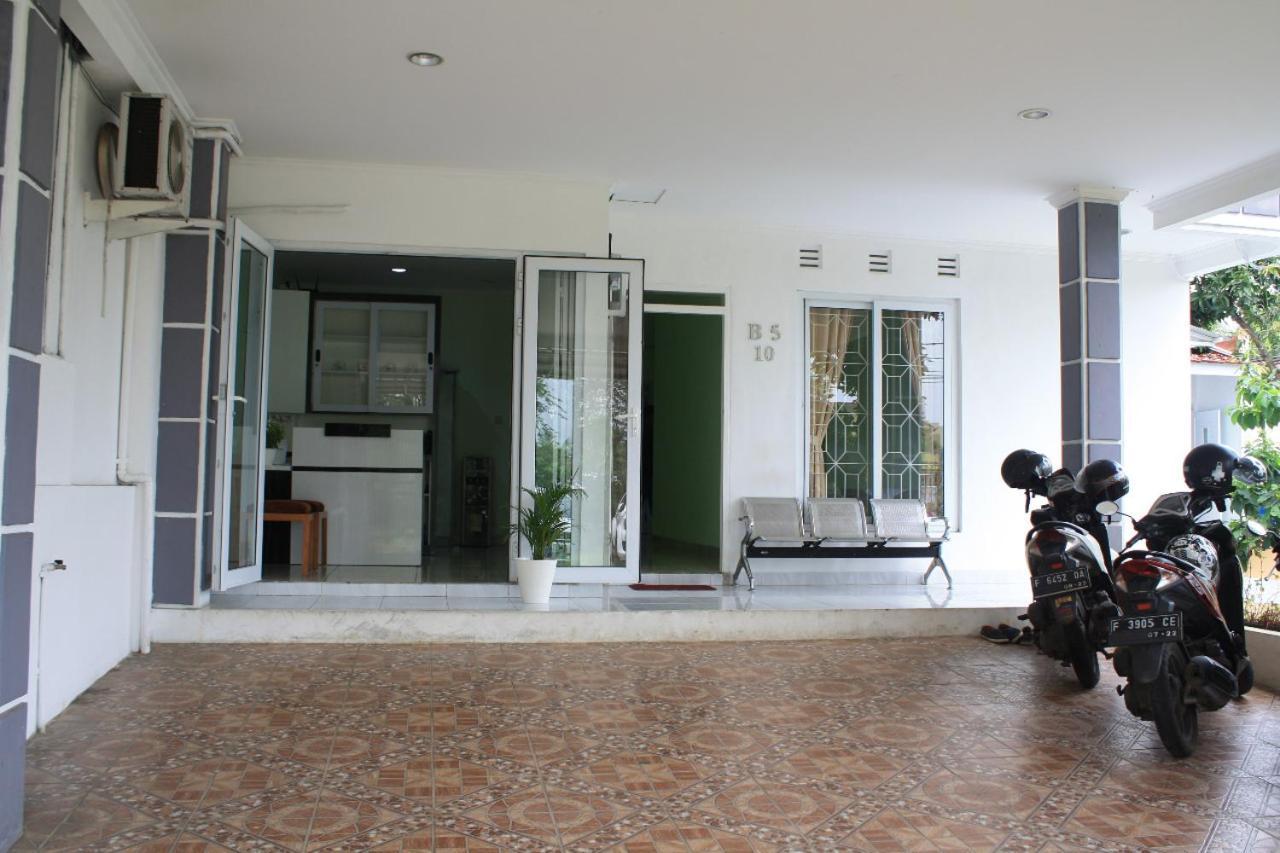 Hotel Aquina House à Bogor Extérieur photo